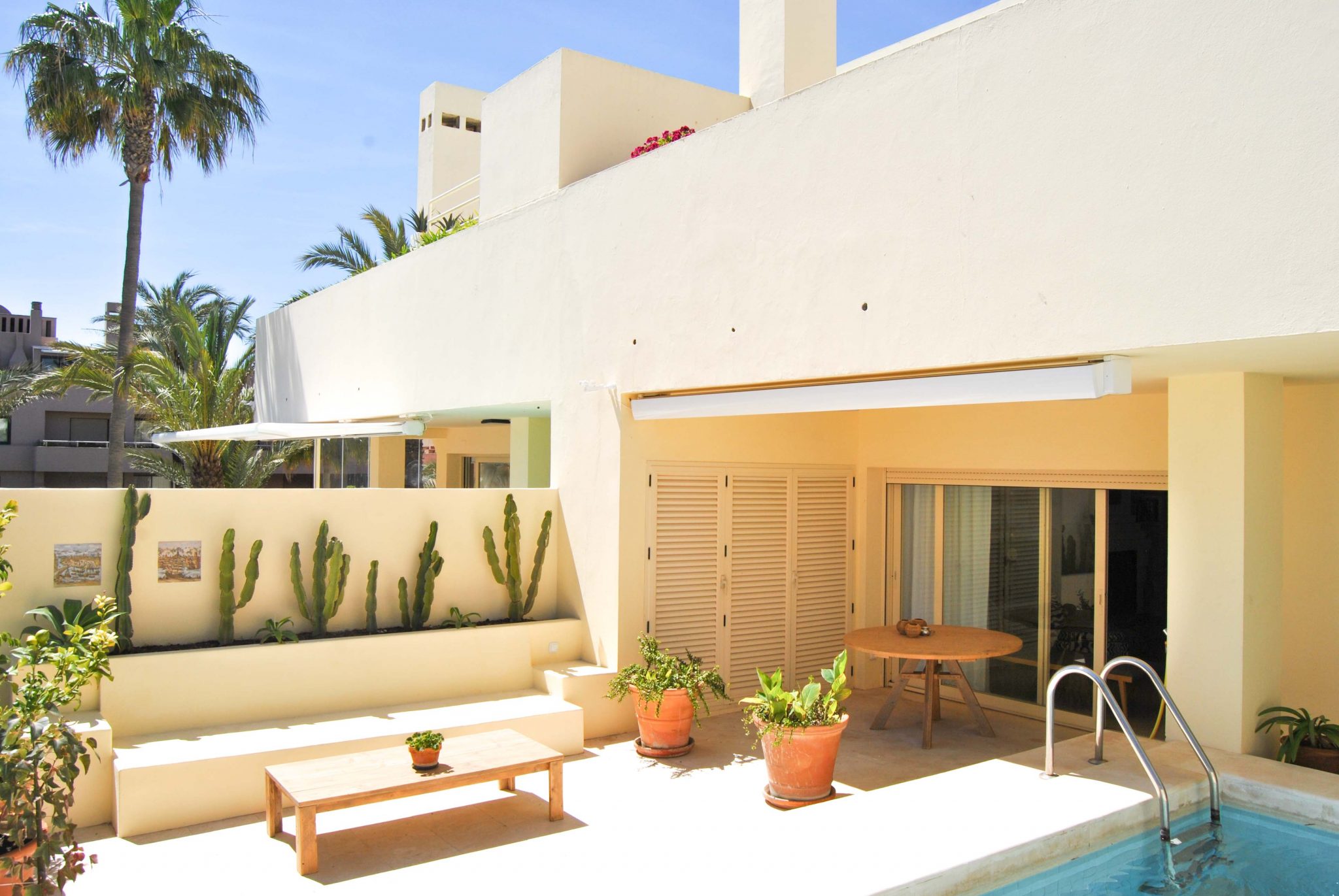 Toldo Epica Lite en terraza en Sotogrande