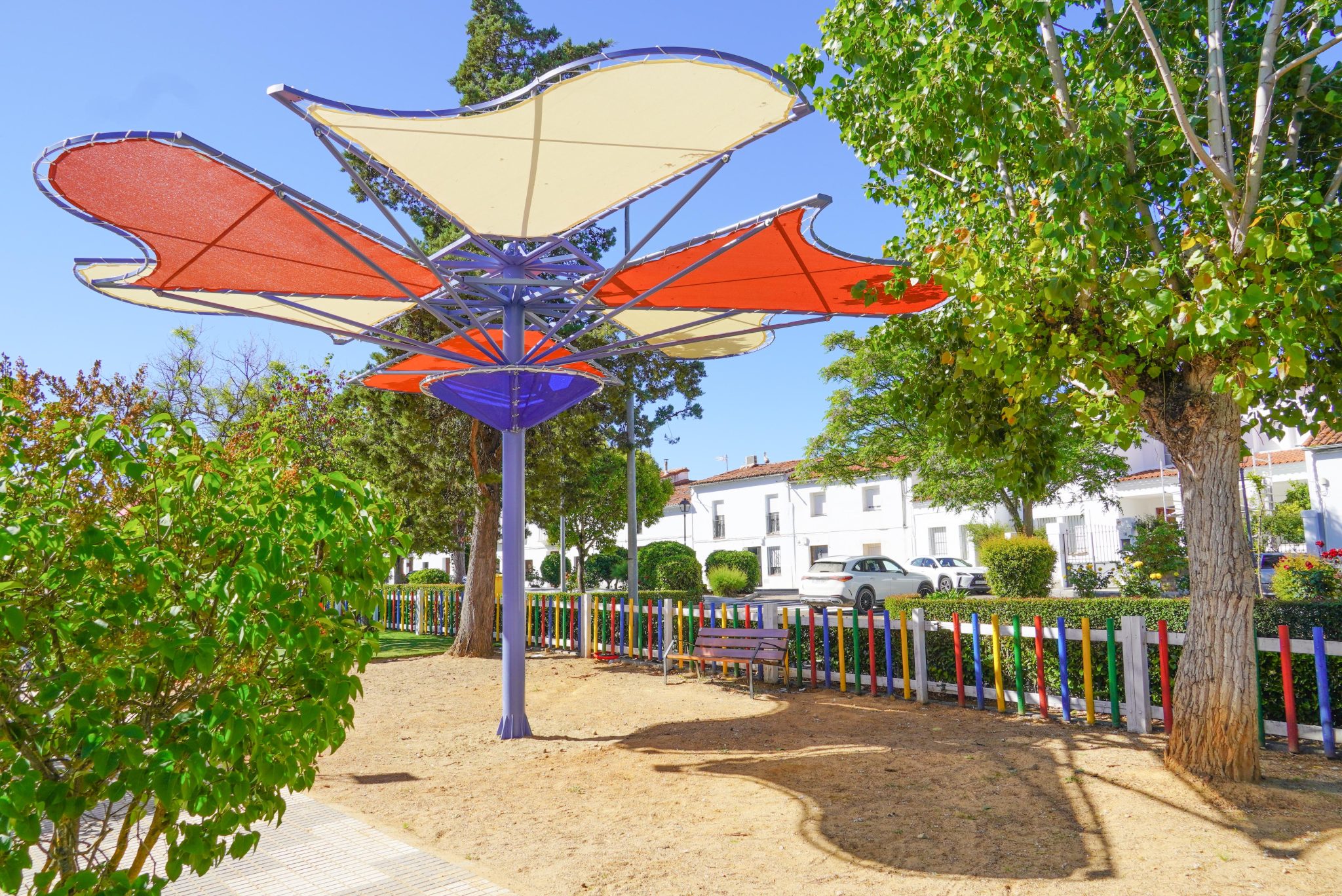 toldo flor ensombra en parque infantil 16