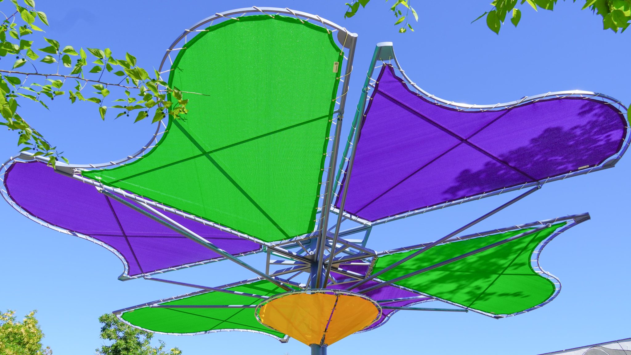 toldo flor ensombra en parque infantil 7