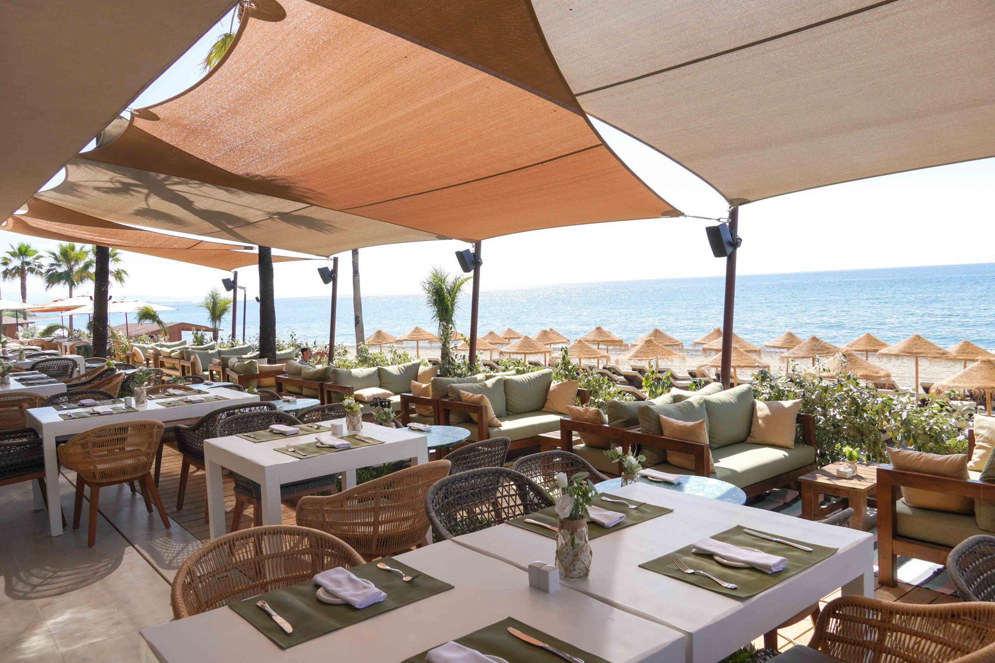 toldo vela en restaurante camuri