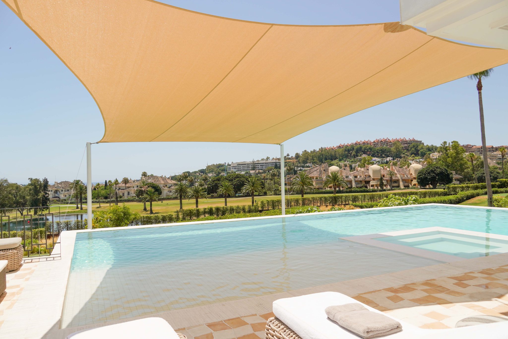 toldos vela en piscina en villa en marbella 3