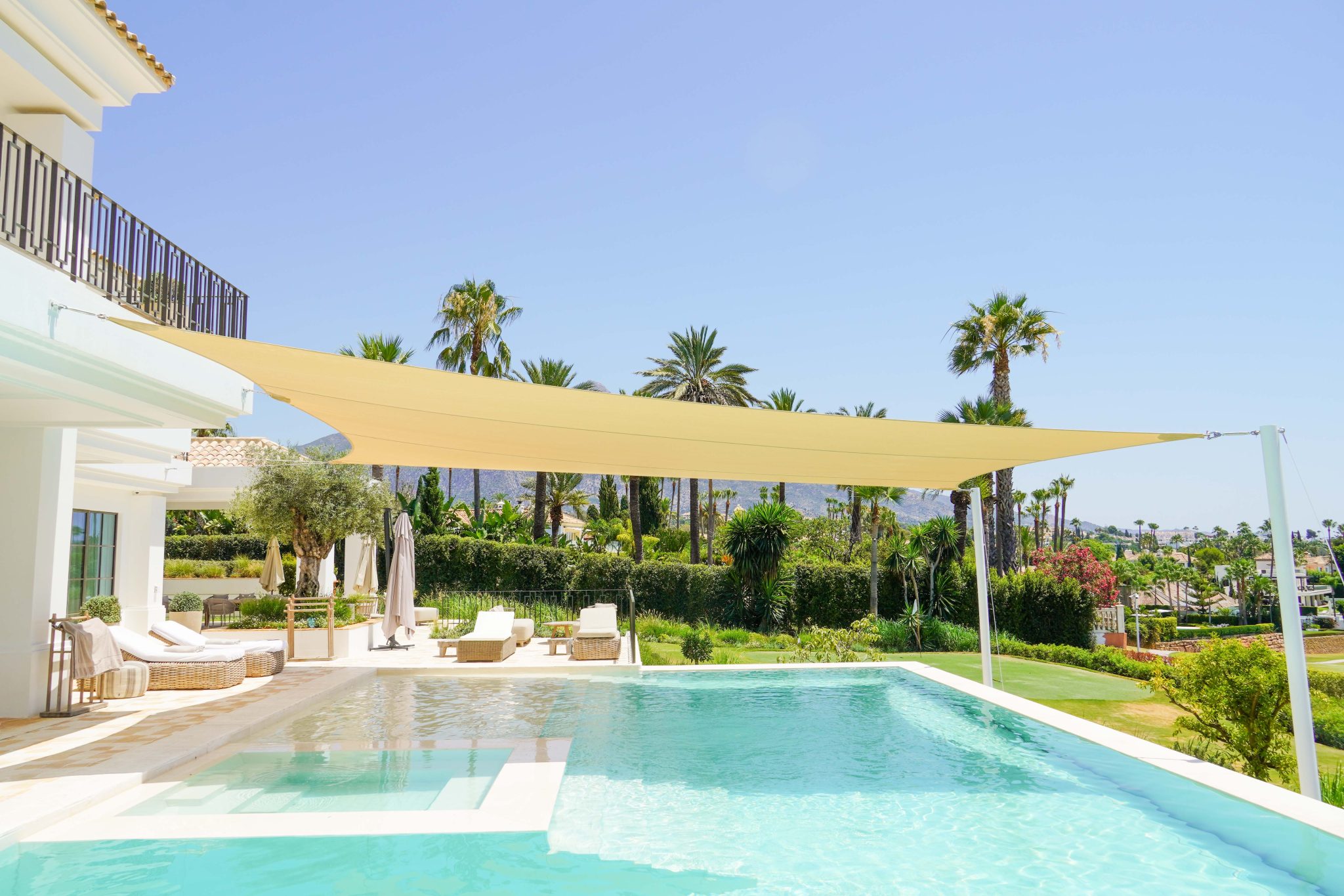 toldos vela en piscina en villa en marbella 6
