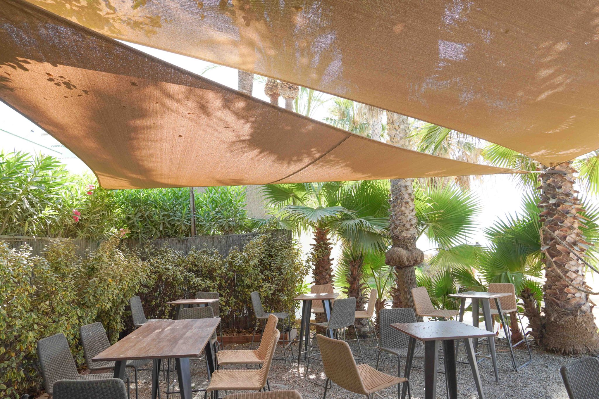 velas de sombra en restaurante tamanaco 5
